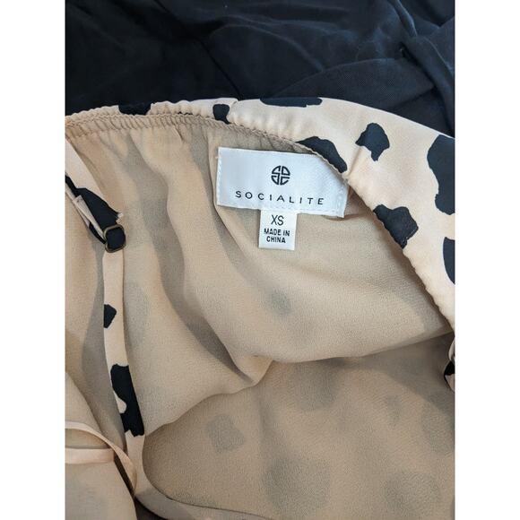 Socialite Cheetah Jumpsuit XS Beige Black Animal Print‎ VNeck Belted One Piece - Picture 5 of 12